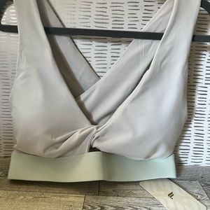 Fabletics Oasis twist Sports Bra NWT